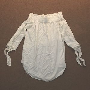 White floaty off the shoulder top US 4